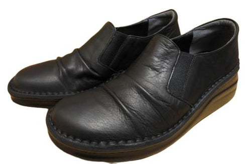 【インコルジェ8303 ブラック】くしゅっとかわいい脱ぎ履きらくらくシューズ